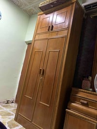 غرفة خشاب • شبه جديدة • ٥ أبواب