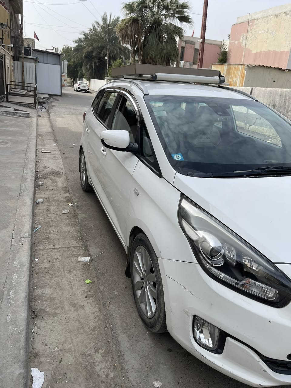 السلام عليكم من رخصه الادمن 
سياره كيا كارنس 
موديل 2016
رقم بغداد انكليزي  سياره ب اسمي تحويل ثاني يوم
سياره جاهزه من كلشي على ايدي 
ماشيه 104 الف
تحكمات ستيرن 
تدفئه تبريد شغال 
سبعه راكب 
محرك 2000
مابيها حادث مابيها صبغ مكفوله 
مستعجل على بيعتها محتاج فلوس 
السعر 145 وبيها مجال بسيط حك الجيه 
مكاني بغداد الطوبجي خلف سجن الاحداث
*********** الاستفسار
