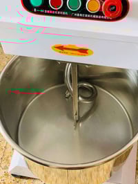 عجانة 30 لتر • ميز ستيل 120 • صواني رخام