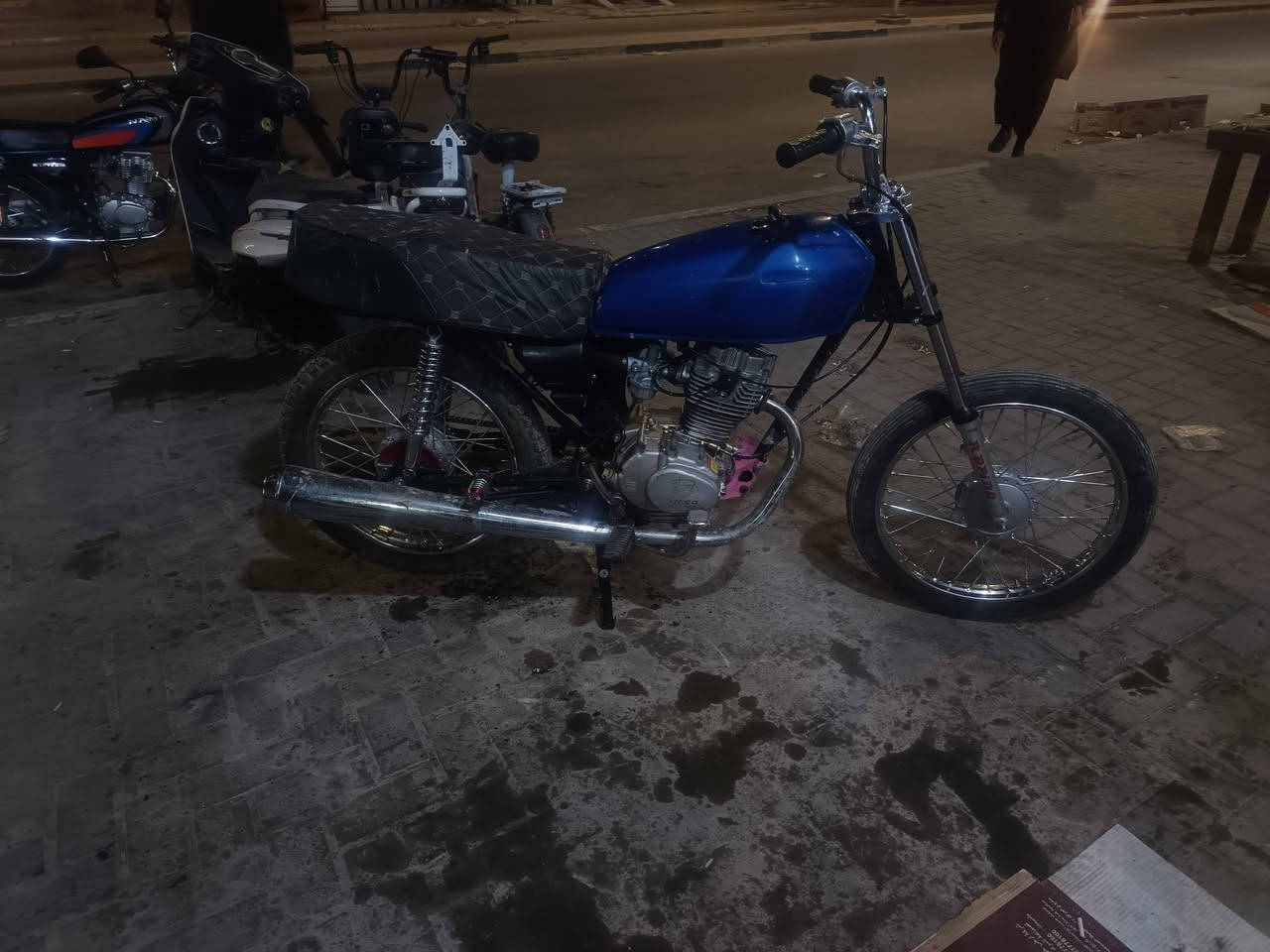 دراجه تعمير من البرغي البرغي كله جديده البارحه كملته مجرد مكينته قديمه البيع محتاج وأريد ابيع لا أكثر ولا اقل تعميرته البارحه شرط كلشي جديد مكاني بصره الحيانيه رقم التليفون ***********
السعر 375 وبيه مجال قليل كلش
