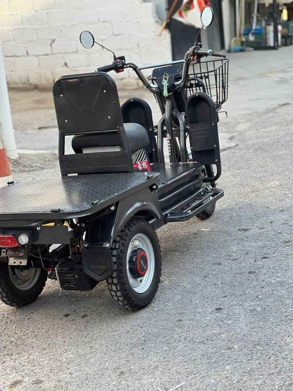 ستوته شحن استعمال قليل بطاريات جديدة ٦ بطاريات ٣٢ امبير
السعر ٩٠٠ 
واتساب 
0770 343 3617
