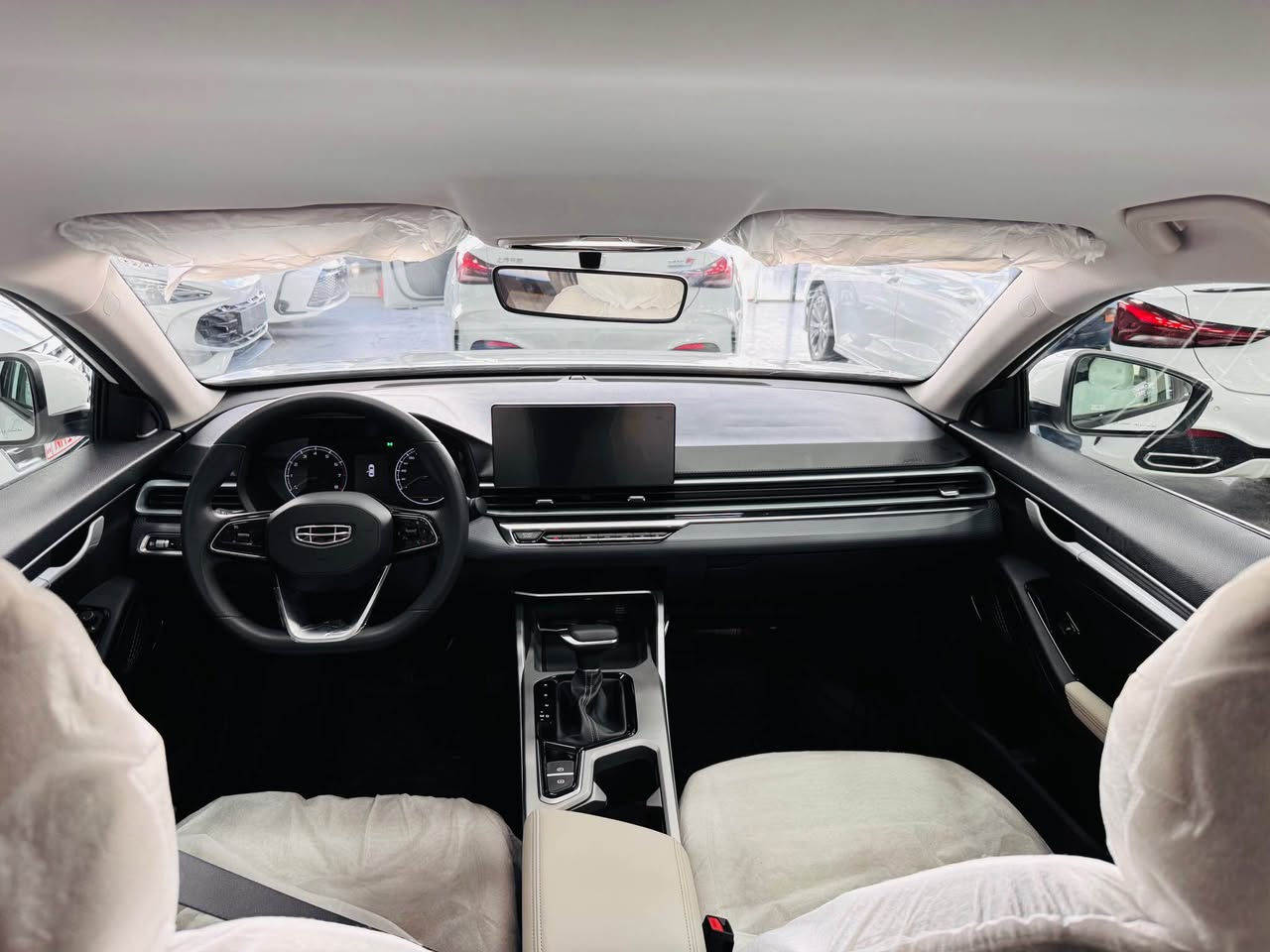 ا2026 Geely Emgrang
سفر.کم تەنها رەقەم.کراوە.٦٠٠کم رۆشتووە
ضمان 5 ساڵ.بەسمە.شاشەکامێرا.
حساس ويل کەپ ته بريد لەمس.
ئاوینەئیشارەت بلوتوس. تحديد سورعه.
شغال. ته بريد مه رکەزی.لايت وبه كلايت ليد. 
مۆبایل.*********** أربيل, العراق
