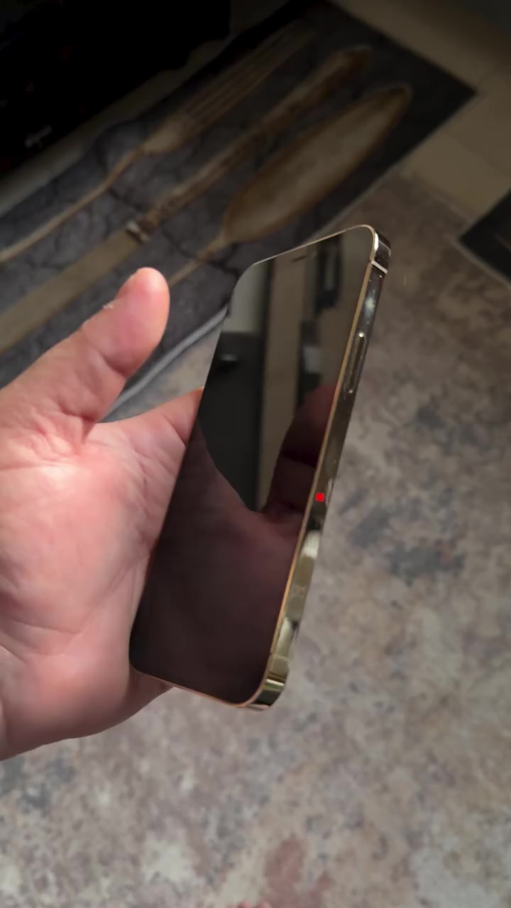 ايفون 12 برو 
مبدل بطارية فقط 
حالة البطاريه 85 
الجهاز كلش نضيف 
السعر 350 
يوجد توصل لجميع محافضات 5
***********
