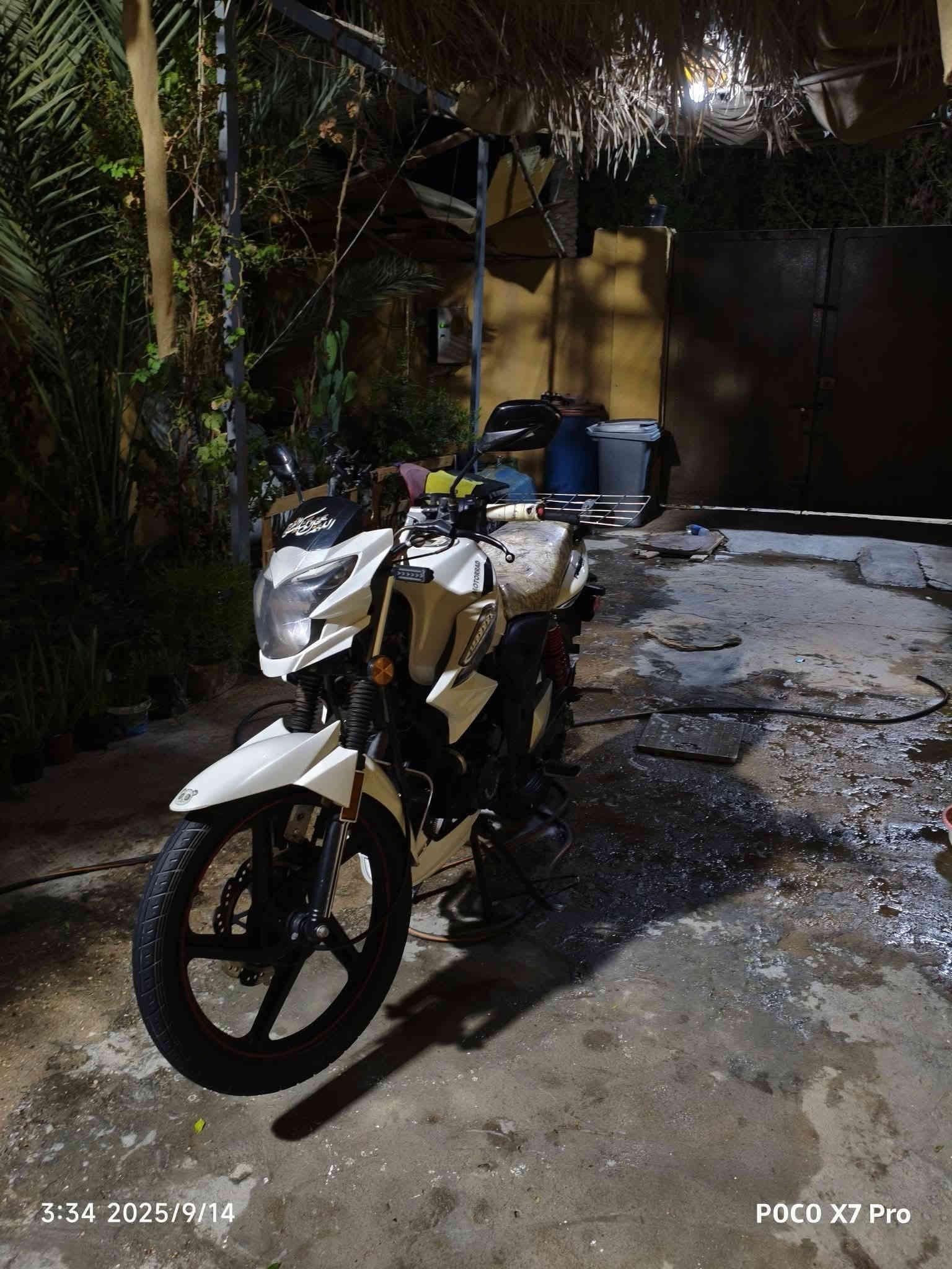 سلام عليكم
دراجه RiD محرك 150 الدراجه اوراق أصولي (بوجهك ترقم ) 
كفاله عامه ما مفتوح برغي بيها تبديله دهن كل 10 ايام امزويل 
المحرك ما بي صوت الدراجه نظيفه و مستعجل عله بيعتها رايدها ب مليون و 300 و بيها مجال حك الجيه تواصل اتصال عل رقم *********** خاص ما اجاوب مكاني كربلاء حي العباس
