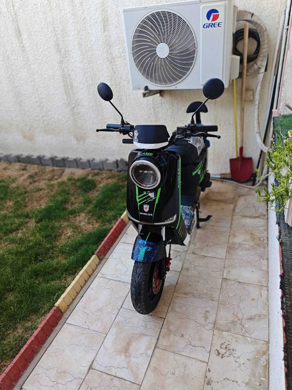 السلام عليكم دراجه r11نضيفه بطاريات 32امبير بيه بس الكفر الجانبي بي شخوط العنوان بصره ابو الخصيب وللتواصل واتساب هذا رقمي ***********
