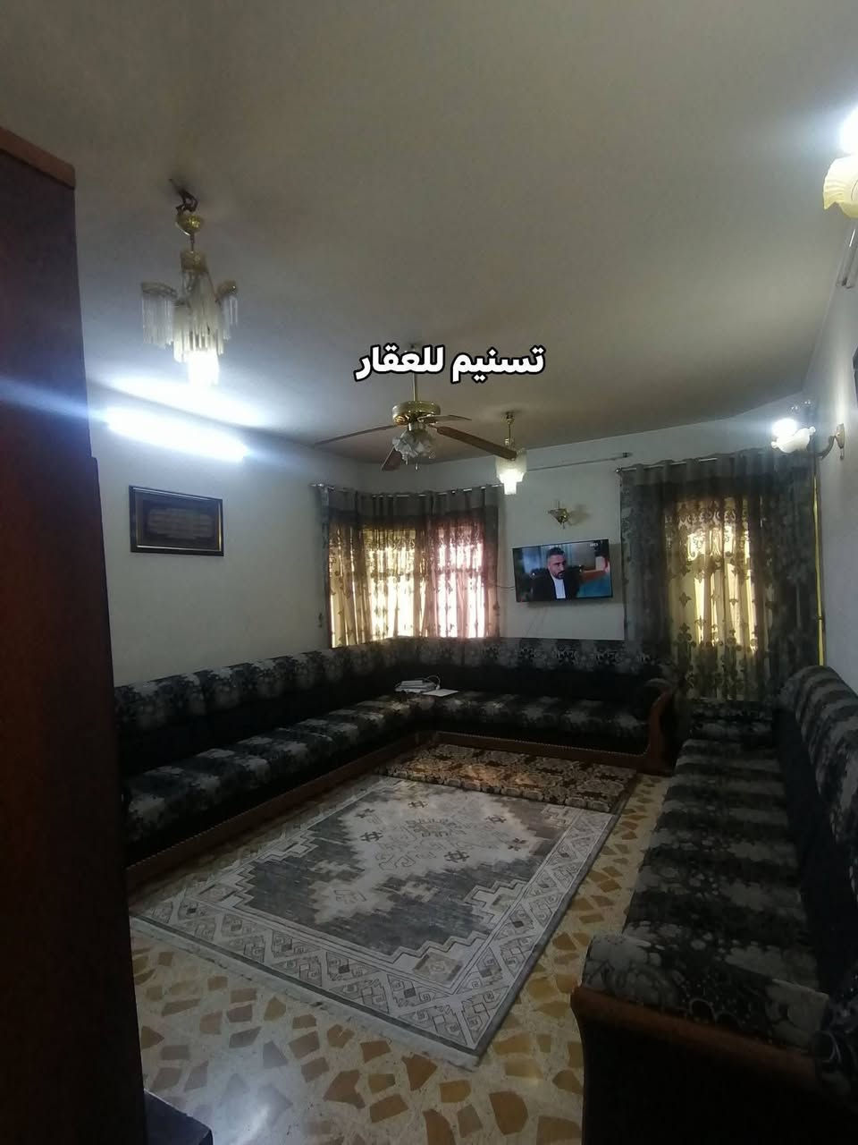 دار للبيع (بيع مستعجل) 
(السعر ٢٤٠) الدار نظيف ينباع بحساب ارض
الموقع : حي الرفاعي (قرب مدرسة خالد بن الوليد)
المساحة :   300 متر ركن
الأبعاد : 15*20
الاتجاه : قبلة وشمال
شارعين بعرض 15 متر
ط1 غرفتين واستقبال وهول ومطبخ وغرفة طعام ومخزن عدد 2 وصحيات داخلية وخارجية وكراج وحديقة
ط2 ثلاث غرف وهول وصحيات ومخزن وسطح ناصي وعالي
(سند حديث المكاتبة مع الشرعي) 
للاستفسار
***********
***********
نستقبل طلباتكم العقارية بيع شراء ايجار
