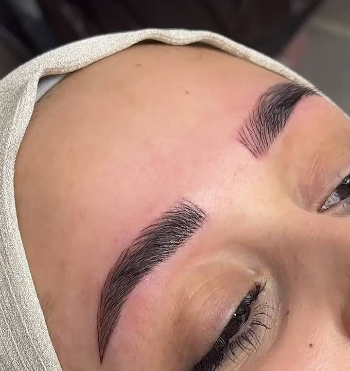 #تخفيضات  #__45_الف ✨ تاتو حواجب بصورة طبيعية جداً 🔥
#مسح_تاتو_الحواجب___50__فقط
شعرة شعرة – ثبات وأناقة
#تاتو_بولد_بروز__50 
تاتو نفس الشكل الموضّح بالصورة:
💛 رسم دقيق
💛 شكل طبيعي بدون مبالغة
💛 يناسب كل الوجوه
💛 خطوط ناعمة وثابتة
الحجز 777 866 6533

@أبرز المعجبين
#مسح_تاتو_الحواجب___50__فقط #تصبغات #الهوره #ماسكات #الكوت #الوان #تنضيف #صالون #عروض #تاتو #بنات @إشارة كروب بنات سيف سعد كروب بنات كربلاء
