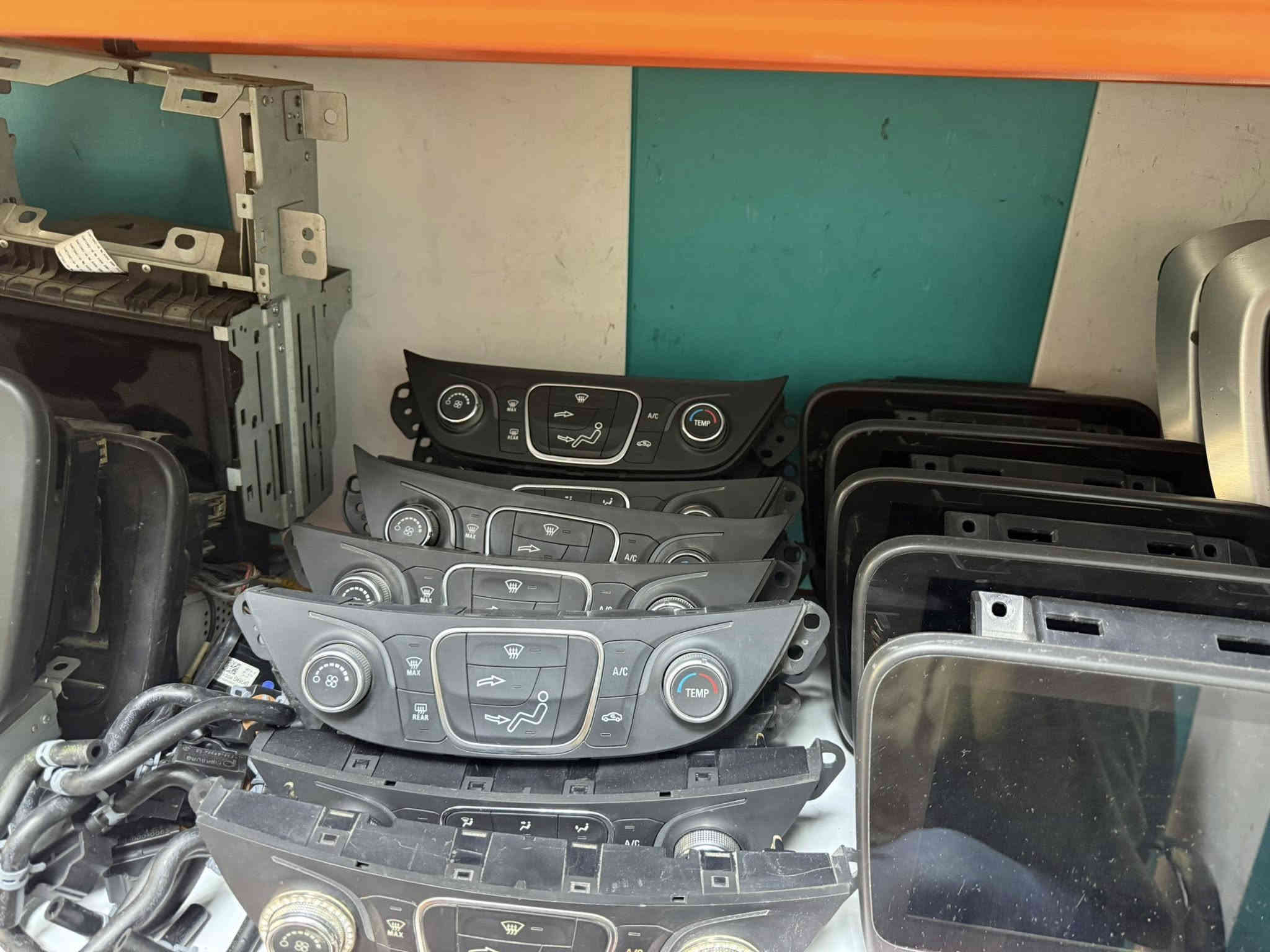 بيت الشوفر2..
لتجارة قطع غيار جميع سيارات الشوفر...لبيع المواد الاحتياطية والتفسيخ لسيارات الشوفرليت ( الماليبو / امبالا /جي ام سي اكاديا/ جي ام سي تيران / شوفر اكونكس/ )...
يتوفر توصيل لكافة محافظات العراق ...
العنوان : بغداد - الشيخ عمر - مدخل ساحة الطيران - الفرع الاول على اليمين - المحل الرابع .
اتصال واتس اب الرقمين  ..مرتضى الساعدي ***********. ***********
***********
