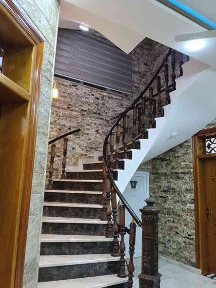 معروض لدينا في المكتب بيت المساحة 180 م بناء حديث درجة اولى طابقين كونكريت مسلح) العنوان الصالحية قرب سيد مجيد وقريب على مدرسة المسيب  الإتصال على *********** ابو علي الاسدي)) ملاحظة ؛ البيت مطلوب اسكان تقريب 30 ملين وسعره 300 مليون يقطع افلوس الاسكان من المبلغ المذكور بيع مستعجل
