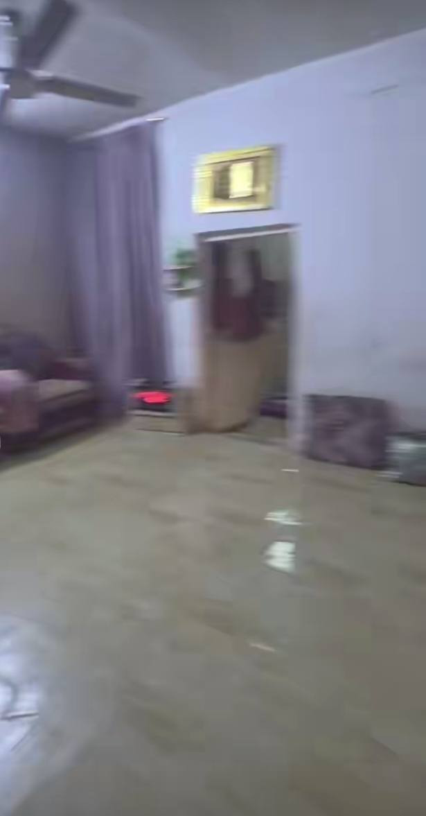 سلام عليكم دار مع قطعه للبيع
منطقة العكيلي يبعد عن الشارع العام ٧٠ متر ماد خطين كهرباء ما تطفه خير من الله  مساحته ٣١٠ مع القطعه
السعر ٣٥ وبي مجال ***********
