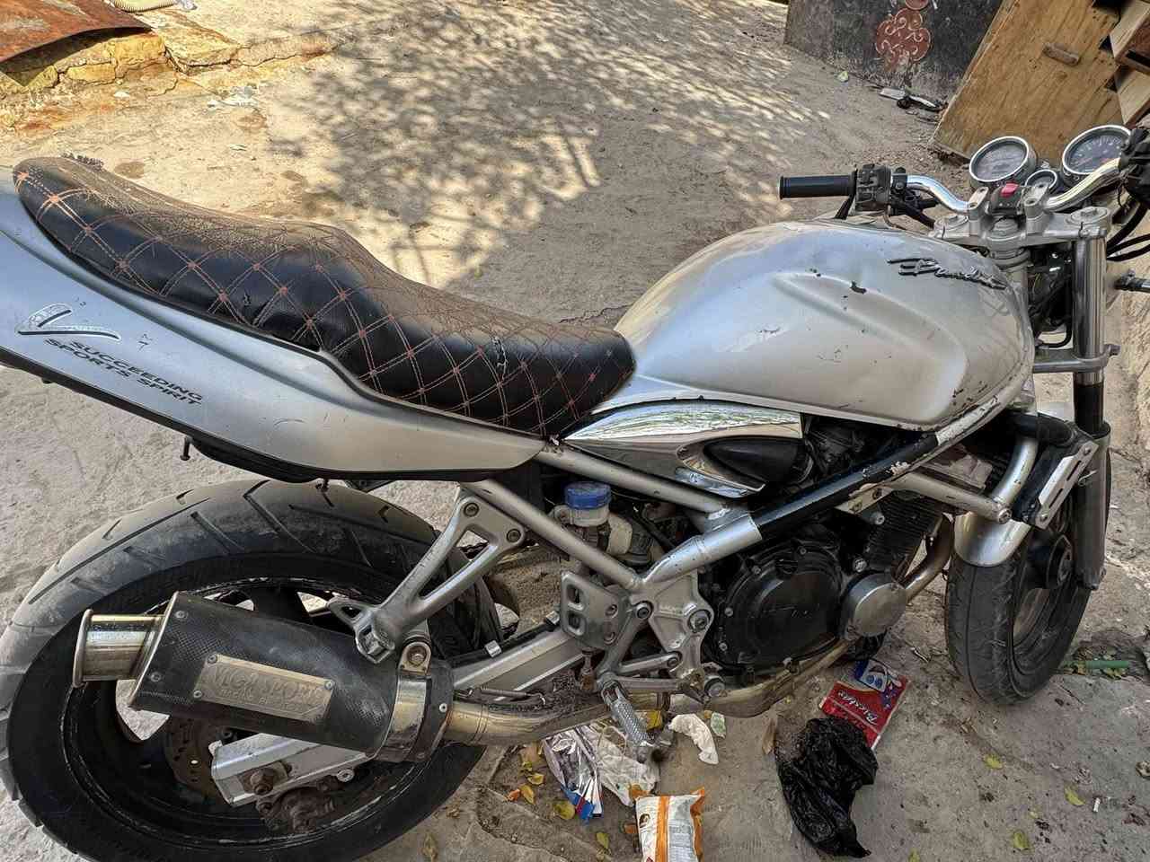 باندا اوراق نكره سلف 250 مكينة السعر 750 اكو صوره بيهة مواصفا كلهة الدراجة برغي ما بيهة نقص نكره سلف واطلع وين ماتريد ***********
