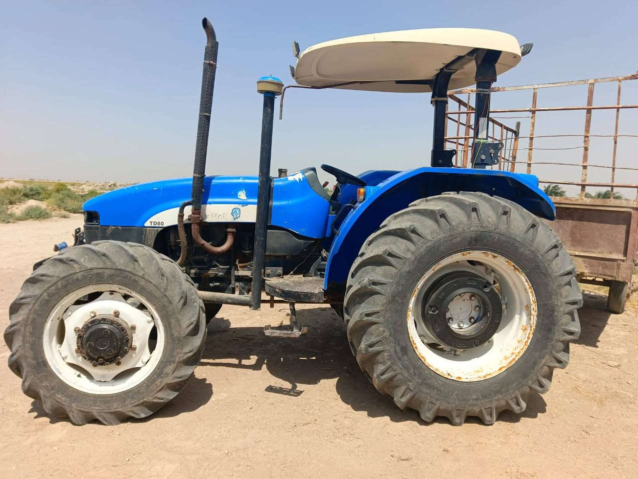 نيهولند للبيع موديل 11جاهزه بم جديد محرك وكير مكفول تخم تاير جاهزه للعمل اي نقص مابيه***********
