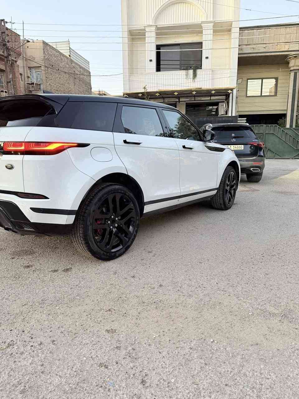 بسم الله توكلنا على الله 
🚘 رانج روفر إيفوك 2023 – تجمع الفخامة والقوة في سيارة واحدة!
✨ إذا كنت تبحث عن سيارة راقية، حديثة، وثابتة على الطريق… الإيفوك هي خيارك رقم واحد.

🔹 موديل: 2023
🔹 حالة: وكالة / نظيفة جداً / بدون صبغ 
🔹 المحرك: تيربو اقتصادي بالقوة المطلوبة
🔹 القير: أوتوماتيك سلس
🔹 فتحة سقف بانوراما
🔹 كشنات جلد – تبريد وتسخين
🔹 شاشة لمس كبيرة – نظام ملاحة
🔹 كاميرات 360 – حساسات أمامية وخلفية
🔹 دفع رباعي ذكي لجميع الطرق

💥 سيارة مناسبة للمدينة والسفر… فخامة وراحة وثبات وأمان عالي جداً. فول 1/1
رقم بغداد تقريبا مميز ✨

الموقع بغداد حي الجهاد
السعر 287
مهندس عبدالله
***********
