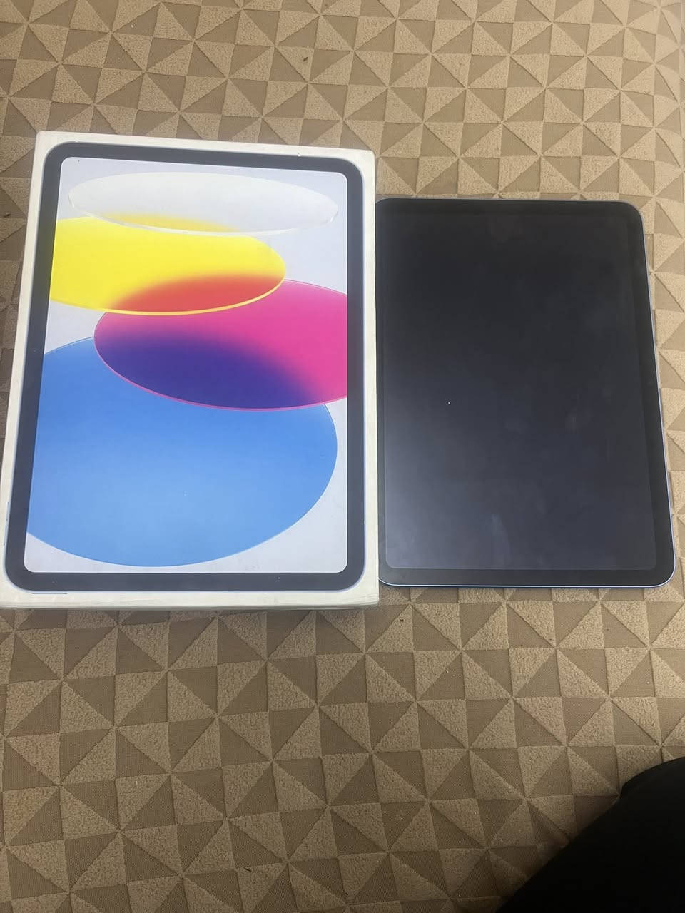 ايباد 10 ذاكره 64 جهاز نظيف جداً كارتونته وشاحنته ويه السعر350 وبي مجال ***********
