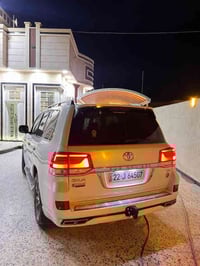 لاندكروز 2018 ديزل  السياره كفاله عامه من كلشي  ماشيه 180كم  داخل بيجي...