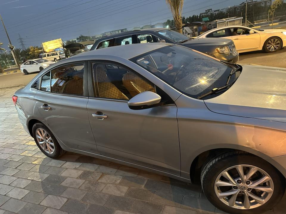 السلام عليكم ورحمة الله 
Mg 5 للبيع 

السيارة فول عدا الفتحة 
بصمة 
شاشة 
لايت زينون
تحكمات ستيرن 
مثبت سرعة 

رقم بغداد السيارةباسمي تحويل ثاني يوم 

السيارة ماشية ٨٥ الف
حلوه ونضيفة مال جناي
شرط دهن كله من الشركة وبانزين محسن 

بيه فقط باردين بالجاملغ الخلفي وقبق الجنطة 
السعر :٩٦وبيها مجال بسيط 

للاستفسار: ***********
مكاني النجف الاشرف
