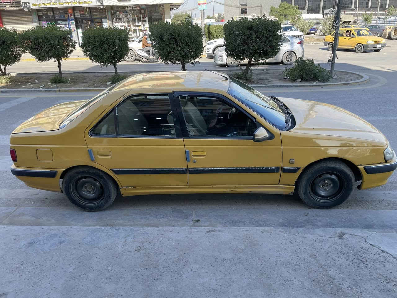 السلام عليكم 
بيجو بارص 2010 رقم بغداد مكان السيارة بغداد مصبوغة عام كير ومكينة جدد 
تخم تاير جديد دوشمة جديدة السعر 30 وبي مجال 
***********
