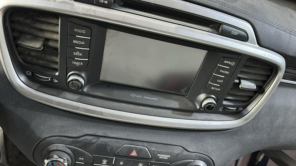 شاشه سورنتو من 2016الى2020شغاله جديده تفصيخ للبيع السعر 145للاستفسار ***********
