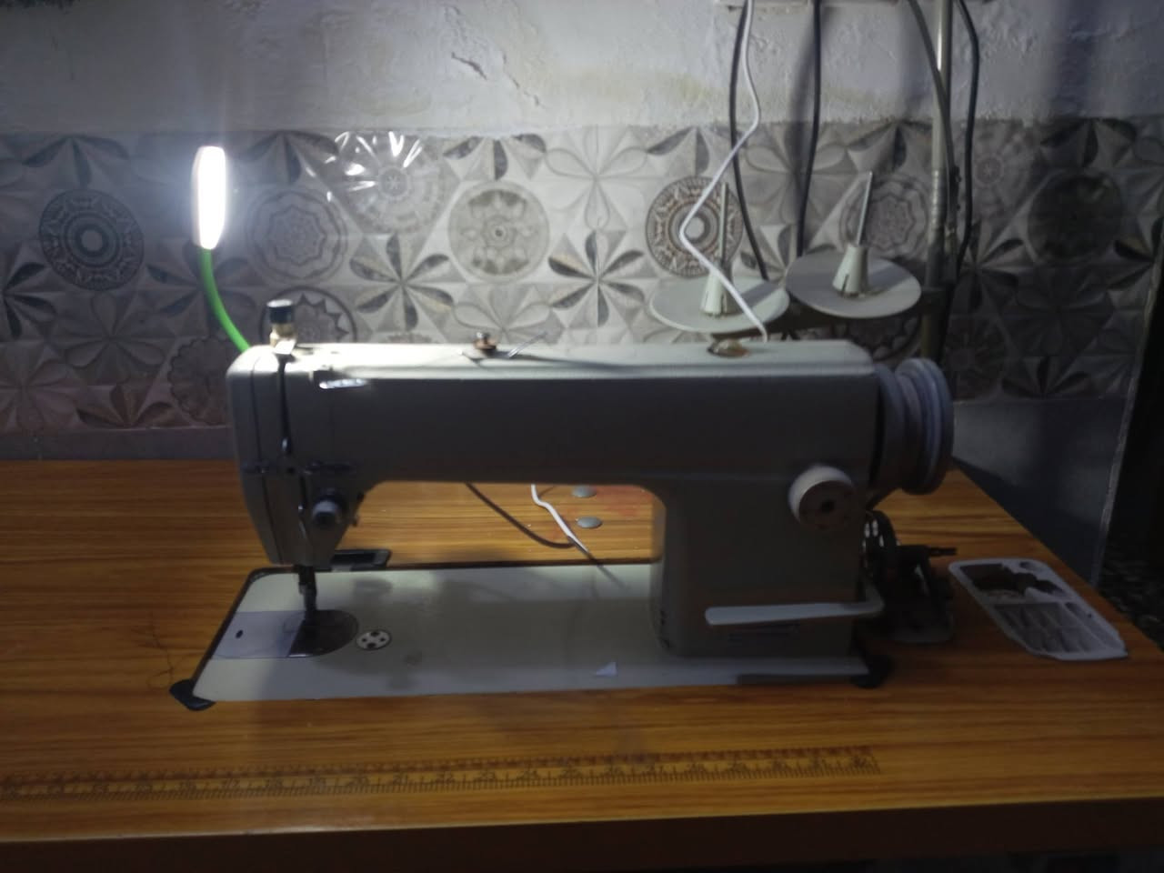 السلام عليكم مكينه خياطه صناعيه اخو جديد مستعمل قليل نضيفه مكفوله على الفحص ماطور نحاس 100/100 سعر ٣٠٠ الف وبيه مجال    عنواني بغداد الحسينية *********** متواجد واتساب
