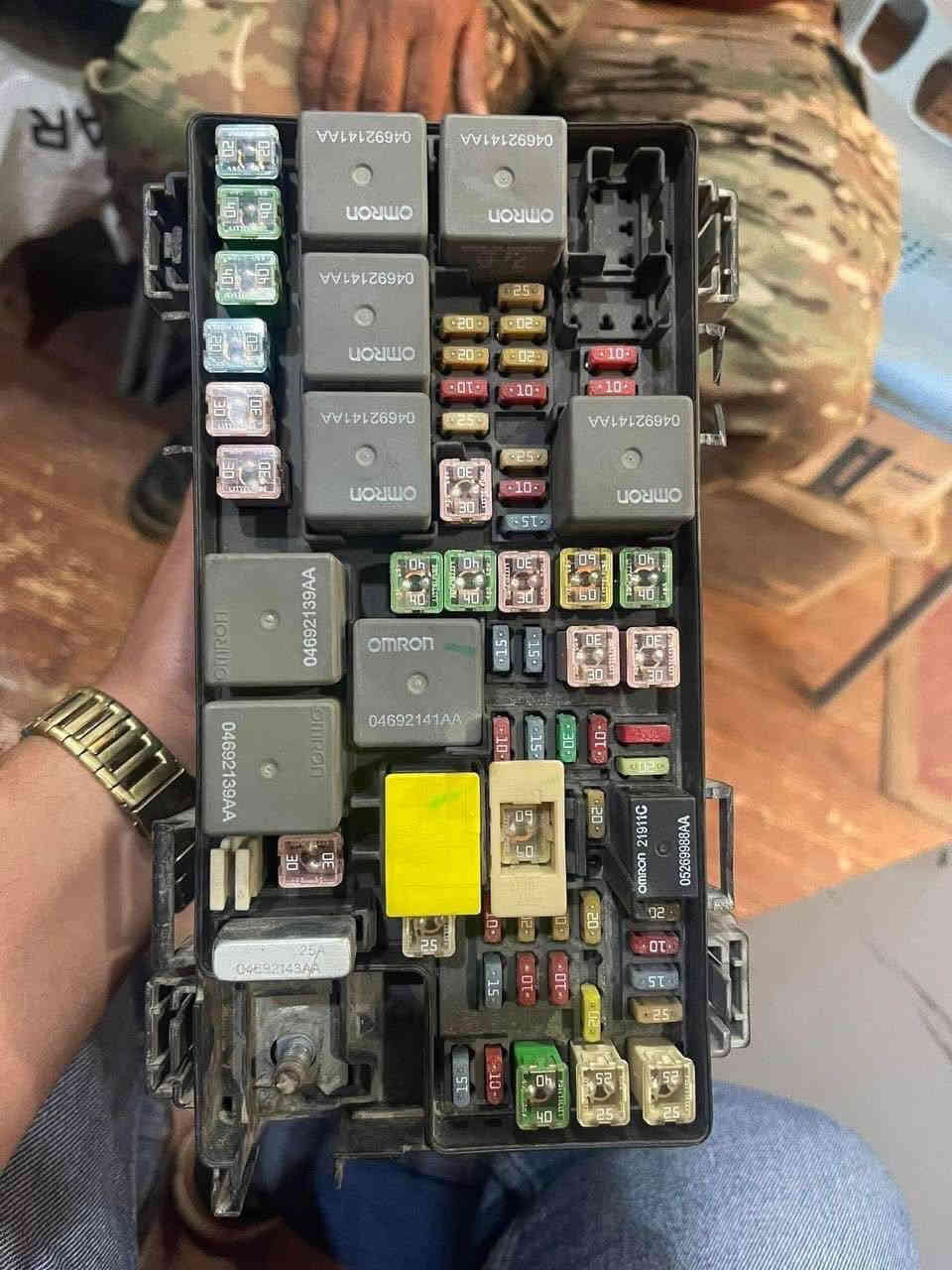 يتوفر صدر جميع سيارات امريكي
عروض بالاسعار لنهاية السنة

ضمان ٦ اشهر 
يتوفر قطع غيار كونترولات جام شريط ستيرن كارتات ابواب بيع وتصليح مع الضمان وتصليح كافه انواع الكارتات الالكترونيه مع الضمان وتصليح قواعد فيوزات داخليه وخارجيه
السنك مقابل كراج طوابق القديم
مصطفى العزاوي
التصليح مع الضمان مع توفر قطع جديدة للاستفسار
***********
