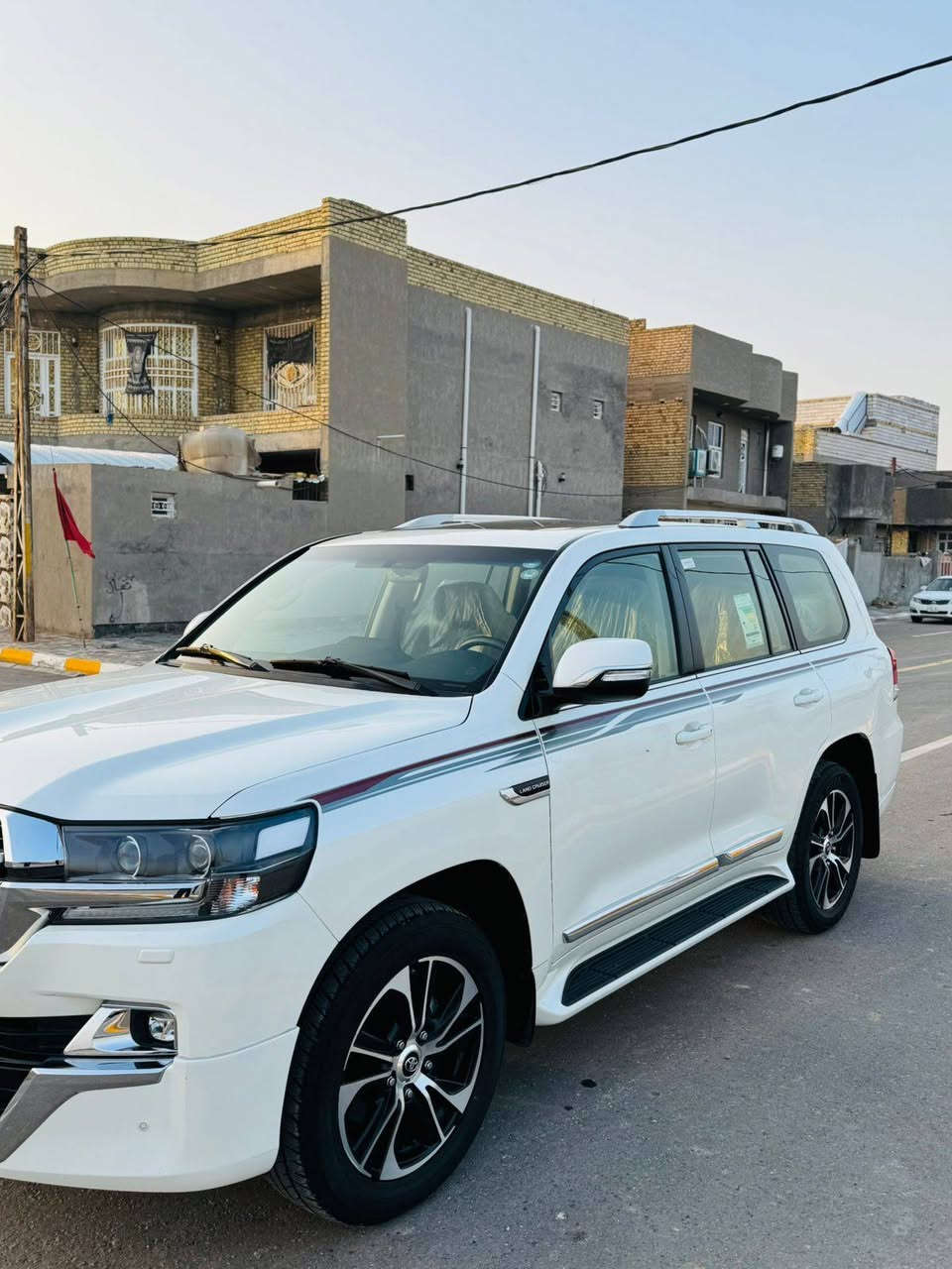 زيـــــــــــرو زيـــــــــــرو لاندكروز GXR 2021 بحراني أصل  (السيارة مخزنه) 14 ألف كم فقط (ممشى حقيقي) الداخل (القرميدي القرميدي القرميدي) 
المحرك:
V6 – 6 سلندر
الحالة:
مكفولة كفالة عامة من الدعامية إلى الدعامية
بدون صبغ
بدون شخط
بدون حالوب
بدون رمل أو حصوة
حتى الدعاميات بدون صبغ
السيارة نظيفة جداً جداً 
التايرات:
تايرات الشركة بلادي 
المواصفات (Grand Touring – فول)

سلايد
ثلاجة
مقاعد تدفئة
مقاعد كهرباء (3 ذاكرة)
حساسات أمامية وخلفية
بصمة تشغيل
8 إيرباك
مرايا شفط
لايتات زينون
صندوق شفط
عداد لكزز
دبل أكسل (4×4)
شحن موبايل
مـــــــــلاحـظـــــــــة////
السيارة مخزنه ومضمومه وتبديلتين دهن فقط (مرتين بس) غير متواجد بالفيس فقط الإتصال على الرقم ***********
