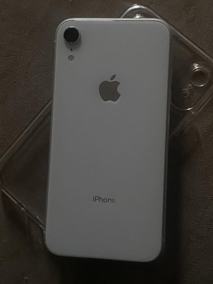 ايفون اكس ار كله بلادي
كبس مامفتوح شرط فحص الحاسبه 
فيس ايدي شغال
كامرات واضحات جدا 
سيم كارت شغال
صوت واضح ونقي جدا 
بطاريه ٧٦ مايصرف شحن ضمان يوم استخدام عنيف 
ملاحظه : عندك فطر خفيف اسفل الشاشه مامنتشر عل شاشه  مامبين بالصورة 
مكاني كركوك مستشفى ازادي 
تواصل واتس اب  فقط ( *********** )
