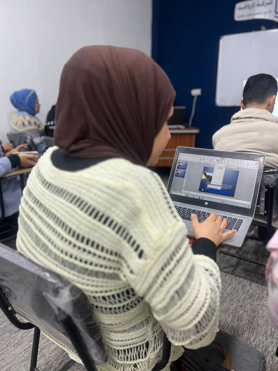 ⁨ جانب من  دورات الحاسوب والمايكروسوفت أوفيس التي تواصلها شركة الروافد للتدريب وتطوير الكوادر البشرية بكل التزام واهتمام، ضمن أجواء تدريبية تفاعلية تجمع بين الجانب النظري والتطبيقي.

🖥️ تدريب عملي
📚 متابعة مستمرة
🎯 تطوير حقيقي للمهارات
📈 خطوات ثابتة نحو التميز

🔄 دوراتنا مستمرة… ونجاح متدربينا هو الهدف..
#العنوان :-ديالى-بعقوبة-مدخل شارع خريسان—قرب تقاطع البلدة-فوق مطبعة الوطن
هـ/***********⁩
