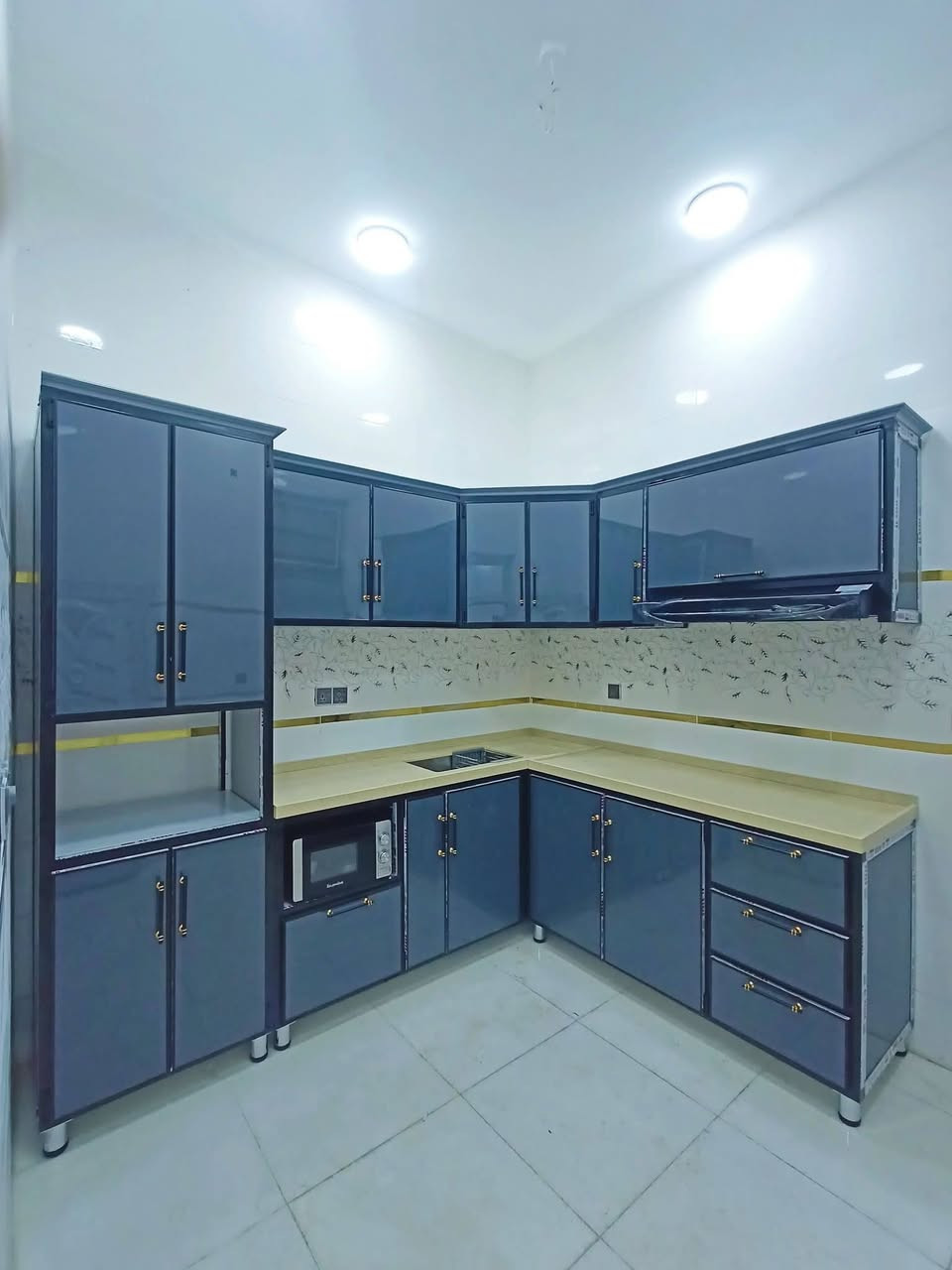 من معمل اللحين المنيوم  😍 اسعار مناسبه جدا 
تفاصيل العمل (مقطع المنيوم ثقيل وحسب طلبكم  ابليت الارضيه والضهر ثقيل الرفوف مقطع وبنل  اسفل كل جسر المنيوم للمتانه وتنضرب سيليكون) تحشيه خشب من داخل مقطع القوه 
وتغليف الابواب حسب طلب الزبون
السعر يشمل التاج😍 والاناره 😍
العنوان ناصريه الاسكان الصناعي بدايه نزله الثانية مقابل العمارات 
اي استفسار راسلنا📱 وتساب وتدللون 
أو أتصل بنا على الرقم التالي☎️*********** متابعة
