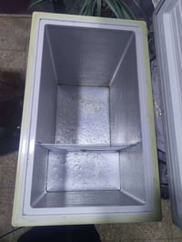 ثلاجة مجمدة • نضيفه