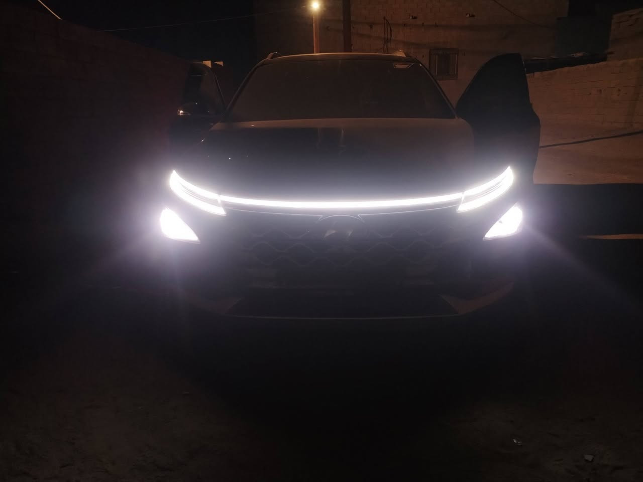 السلام عليكم سياره جديده موديل 2023 سياره ما مرقمه سياره فول مواصفات بيها عطل السياره هايبرد السعر على الاتصال اما مراوس قطعه واحده صبغ اوراقها كامله ***********
