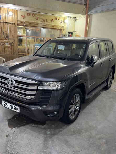 سلام عليكم 
لاندكروز GXR تطبيق شركة ساز
موديل 2022 اصل تكمة سنوية 2022
مكفولة من صبغ وتبديل وبارد كفالة عامة
ماشية 55 الف 
مواصفات 
ثلث شاشات 
كشنات تبريد 
فتحة سقف 
شغال بعد بلادي
كشنات اثنين كهرباء 
كشنات جلد 
جنطة كهرباء 
حساس امامي خلفي
شغال بعد بلادي
فتحة سقف  
بصمات اثنين
***********
***********
