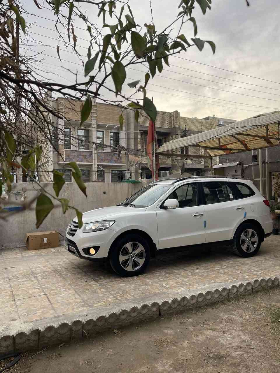 السلام عليكم
سنتافي 2012  وكاله خليجي 

بحاله الشركه ❤️ ماشيه قليل جدا ً استعمال شخصي 

رقم بغداد جديد مع سنويه جديده بسمي تحويل مباشر 

فول مواصفات 1/1 

بصمه \ سلايت كهرباء / جلد / 6 سلندر. / فور ويل / 
كشن كهرباء / 7 راكب وبعد هوايه مواصفات 

مكفوله من صبغ وضربه وتبديل ولبارد جميع اجزاء السياره 

مكان بغداد / الطالبيه / الاستفسار ***********
