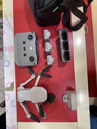 درون dji mini 2 combo وكعت مني مثل مموضح بصور  بس شرط الطياره شغاله بس...
