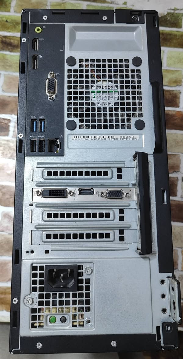 حاسبة Dell مع شاشة Dell مستعمل (قطع شلعة)
اسم المنتج OptiPlex3040
من شركة Dell موديل 2016

المواصفات (القطع) :
معالج i5 6600k 
كرت شاشة Nvidia GT730 
رام سامسونك 4GB
هارد 500GB HHD
وهارد SSD من شركة سامسونك 250GB
مذربورد عطلان 
والشاشة VGA

السعر 200 وبي مجال


**إذا كنت صاحب هذا الإعلان وتريد حذفه لأي سبب، رجاءا أرسل رسالة إلى الدعم الفني**