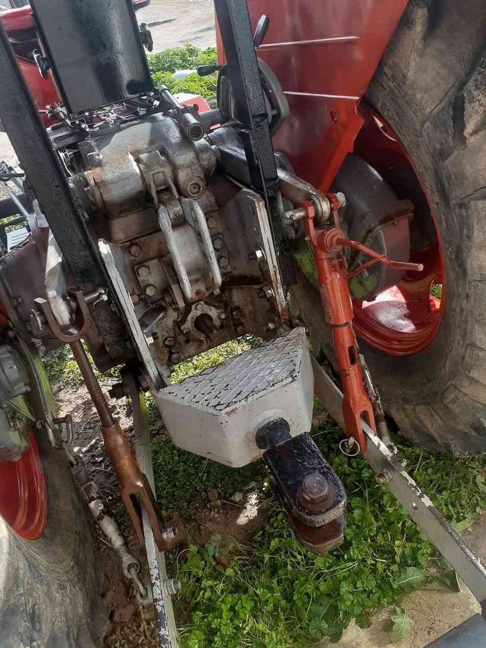 سلام علیکم بەرێزان ... عەنتەر چوار پستن لۆ فرۆشتن .🎁. تراکتۆرەکە هەموو گیانی بەشەرت مەزبووتە👌 . مەکینە گێر ئەکسل بەشەرت و زەمان . بێ عەیب ... گێری سوک و گرانی کاردەکات غەنزیلە هادلۆرکی مەزبووتە  پاتری جۆت تایەیی پێشەوەی نوێیە . بەیەک سلف هەڵدەبێت کوشن سرپرینگ و کەپری  فەرگەسۆنی بۆ بستراوە سوکانی کراوەتە پاوەر سوکانی لەئی سەیارە نەرمترە . لایت و بلاجکتۆری کاردەکات . بەردی ناو تایەکان تێیەخراوە . شوێن هەلێر . سعری 34 معامەلە موبایل ***********
