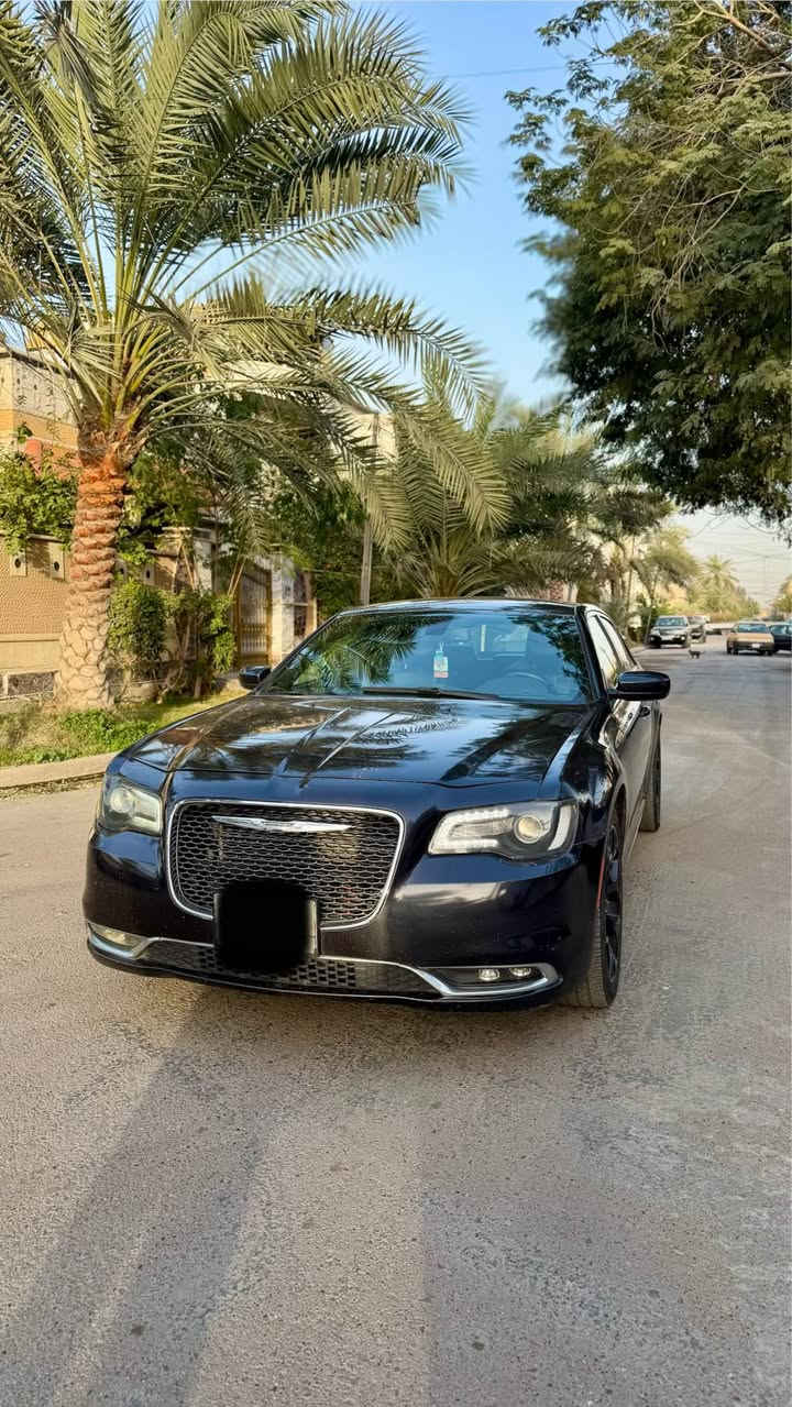 كرايسلر 300S (اوباما) للبيع
موديل 2019 
اللون فيراني (اسود كذاب)
ماشية 80 الف ميل 129 الف كيلو متر 
كشنات الامامية كهرباء 
كشنات الامامية تدفئة
تبريد منفصل 
شفتات سترين
تحكم ستيرن جهتين
كار بلي
بدون سلايد 
السيارة استخدام شخصي صار ٥ سنوات عدنا 
السيارة مابيها اي نقص
حادثها امامي بنيد و جاملغات ثنين 
بيها تعديل بسيط بالشاصي
بيها ٣ ابواب كلير
بيها سونار جاهز 
السعر 22,500 دولار
تواصل على الرقم *********** بغداد, العراق
