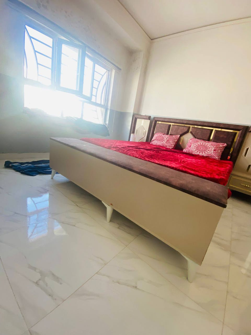 عندي هاي غرفه السعر مالتها ٨٥٠ الف بيها مجال عنوان الموصل جانب الأيمن عين العراق 
#تواصل_على_الخط***********
#تواصل_وتساب_فقط***********
