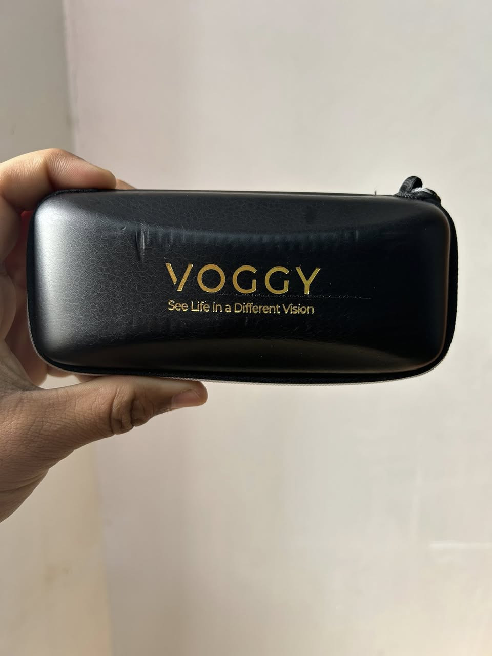 السلام عليكم
نضاره شمسية من ماركة VOGGY اصلي لون جوزي السعر 15 مكاني هبهب ***********
