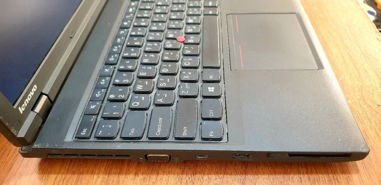 Lenovo core i5 الجيل الرابع 
الرام 4G الهارد 500G 
ججم الشاشة 15.6 
البطارية اكثر من ساعتين
السعر ١٢٥ الف المكان بعقوبة


**إذا كنت صاحب هذا الإعلان وتريد حذفه لأي سبب، رجاءا أرسل رسالة إلى الدعم الفني**