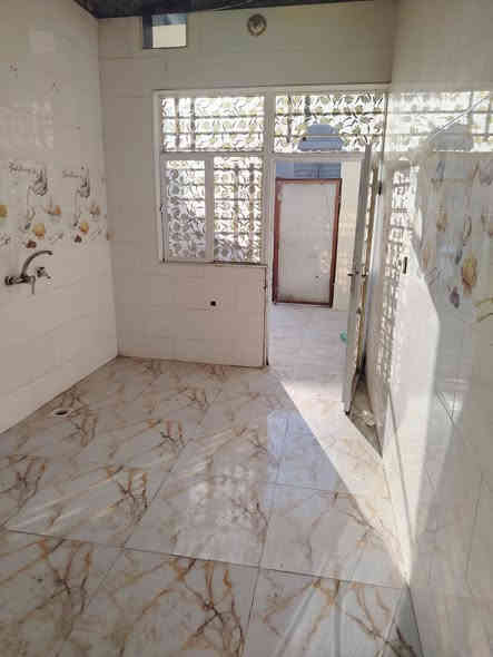 السلام عليكم بيت للبيع المساحه ١٠٠ متر البراكيه شارع المطار القديم قرب أسواق الأمير البيت يحتوي على غرفه صاله مطبخ استقبال صحيات داخلي وخارجي السعر ٢٨ معه المجال الاستفسار على الرقم ***********
