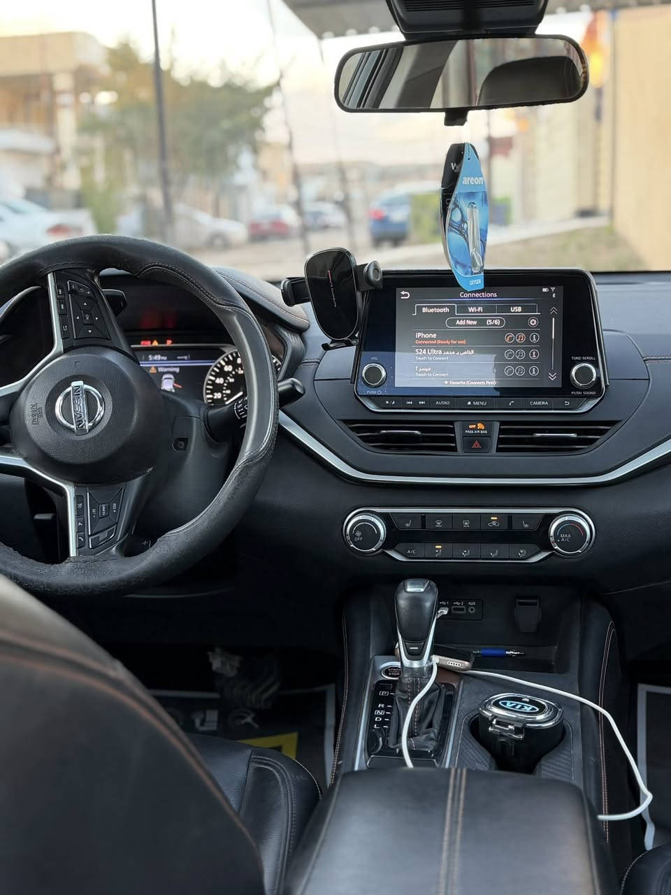 سلام عليكم 
نيسان التيما موديل 22للبيع فقط بدون مراوس 
فو موصفات sr معروفه فول فتحه رادارات نقط عمياء السياره نضيفه حيل محرك كير تواير ٤ جدد صدر نضيف بيها ٣ قطع تبديل بدون ايربالك رقم نينوى سنويه جديده شرط التحويل والغرامات رقم الهاتف ***********
