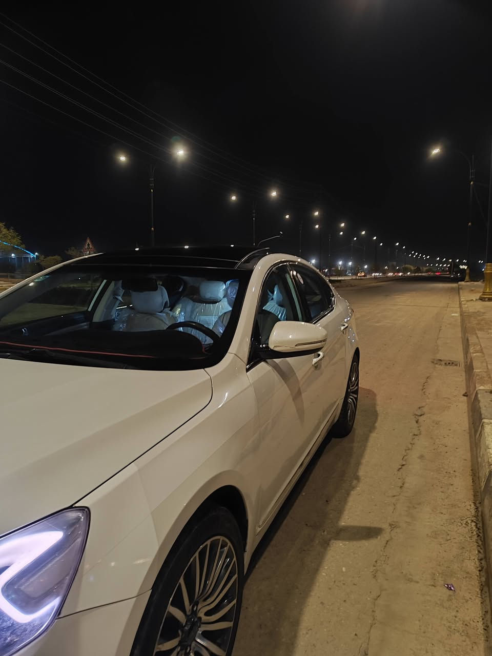 السلام عليكم
للبيع...
 
 كيا كادينزا كوري  فول مواصفات

الموديل:2016 بأسمي  محرك 3300وكير ع وضع الشركه بدون تنقيص ولا صوت رواجز 
سعر 170 بيها مجال ال شراي  مكفوله سياره امامك سونار  مكان سياره ألانبار خالديه حي القدس 

السيارة فول ١/١ 

المواصفات✅

✅ نظام ترحيب

✅ انارة بالمرايات والابواب الامامية

✅ كاميرا وحساسات خلفية

✅ حساس ماسحات

✅ بردة خلفية متحركة

✅ كشنات كهربائية جلد تدفئة وتبريد 

✅ لوحة تحكم بالكشن الخلفي + تدفئة كشنات

✅ تغليف ارضيه جلد

✅ تحكم كامل بالستيرن 

✅ نظام ترحيب   

✅ شاشة كبيرة تدعم صوت الانفنتي سماعه

✅ نظام صوتي infinty

✅ مري شفط مع الاشاير

✅ ويل حجم ١٩.

✅ سايد بريك بصمه

✅ مرايات قلاب ويه R 

وباقي مواصفات الكادينزا معروفه
هزه جديده رقم نكليزي  
*********** صاحب سياره 
سونار موجود
