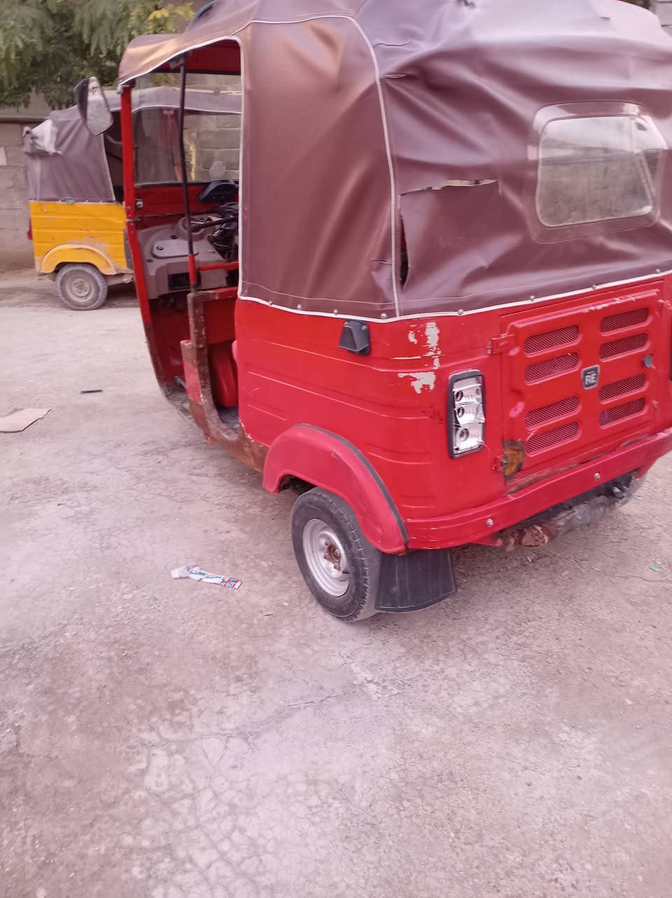 سلام عليكم ورحمة الله تكتك موديل 18 شهر 11 مرقم بس باقي استلام الرقم و السنوية الستفسار على الرقم***********
