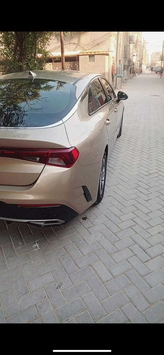 سلام عليكم كي فايف مديل 22
سياره حلوه وخير من الله محرك وكير وتبريد وتدفئه مكفولات فول مو صفات عده تنته 
الحدث واضع بل صور حادث امريكه فقط بيه 
حداديه تخم تاير سياره محرك 1500 تيربو سياره بسمي رقم بغداد السعر 160 وبيه مجال 
***********
