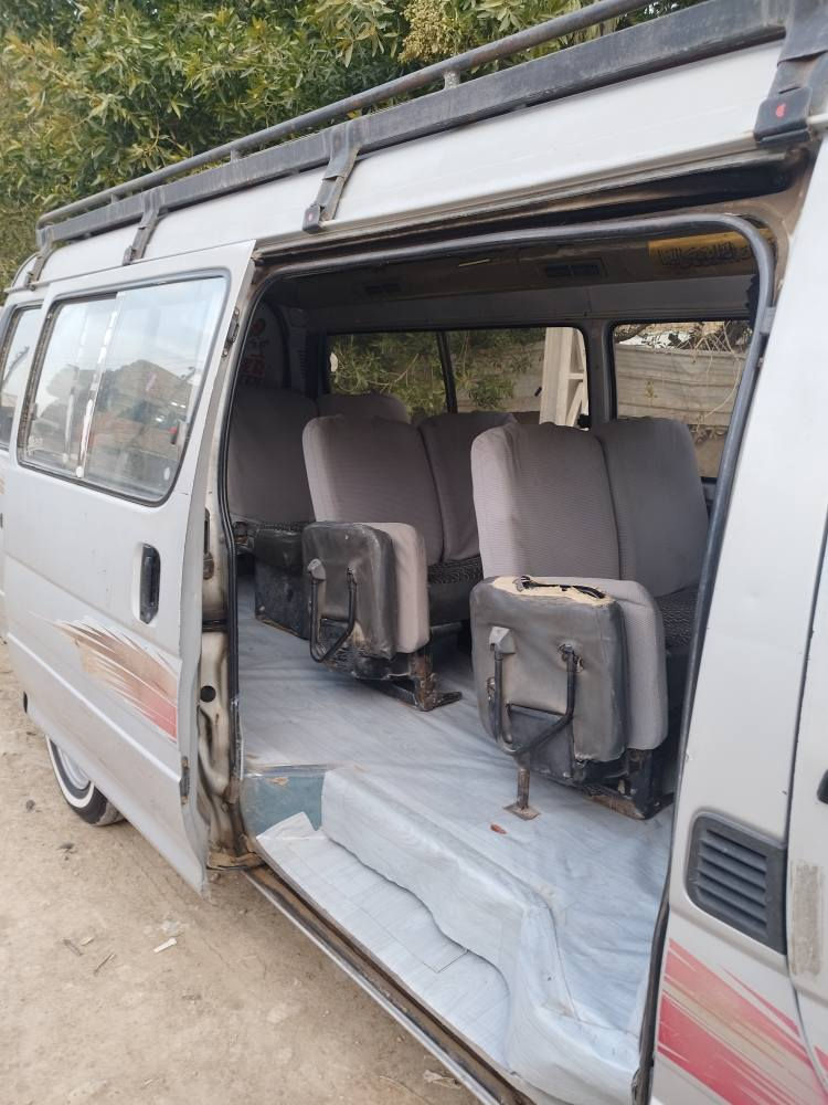 السلام عليكم ورحمة الله وبركاته
فتون 2010 مصفره من كلشي السياره بسمي مداور ثاني يوم 

***********
