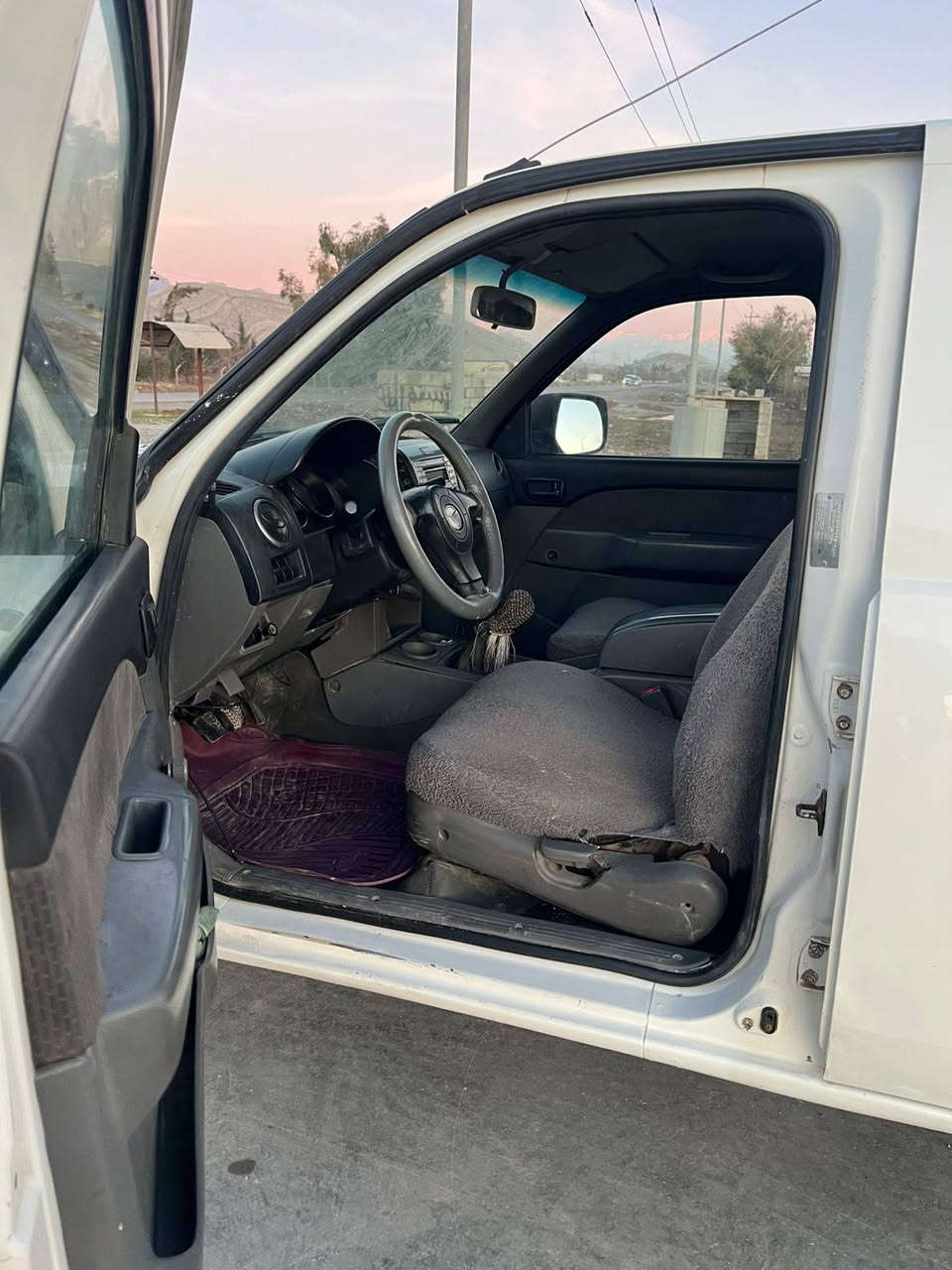 پیکاب مازردە مۆدیل 2012  مەکینە ۱۲ بەخ غازێ ئیتاڵی بۆ بەسراوە ڕەقەم جنبوب سەنەوی لەگەڵ سێ پەڵە سبوخ هەیە هەمو گیانی بەشرت دەعمو لێدرانی نیە نرخی 
63  گڵا معەملە 
شوین چوارقوڕنە 
ژ.م 
*********** السليمانية, العراق
