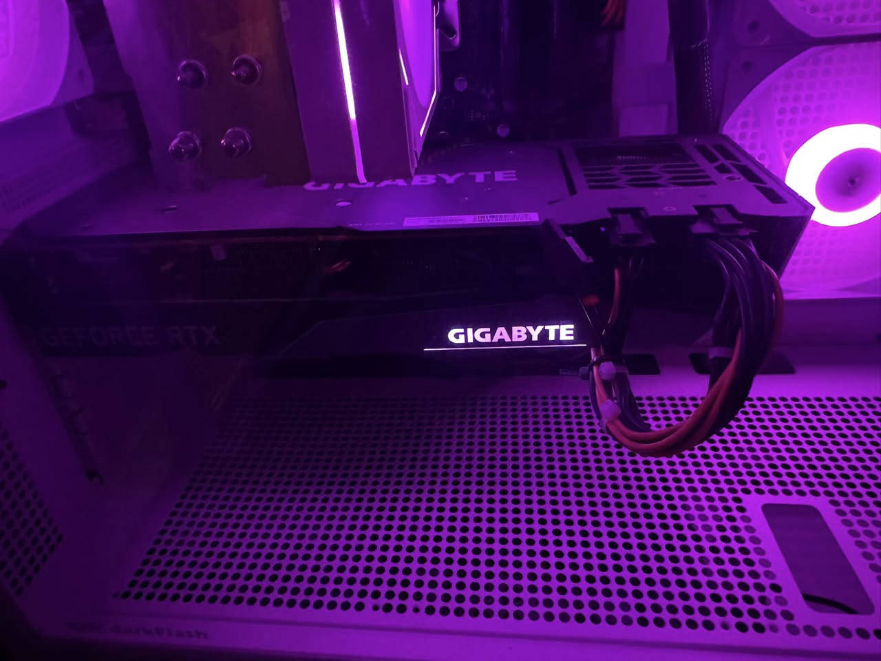 كارت شاشة rtx 3070 8GB oc edition للبيع من شركة گيكابايت 3 مراوح 
السعر : 410 الف وبي مجال بسيط 
العنوان : بغداد
متوفر توصيل 🚚 
رجاء بس الشراي يجي وشكراً ❤️


**إذا كنت صاحب هذا الإعلان وتريد حذفه لأي سبب، رجاءا أرسل رسالة إلى الدعم الفني**
