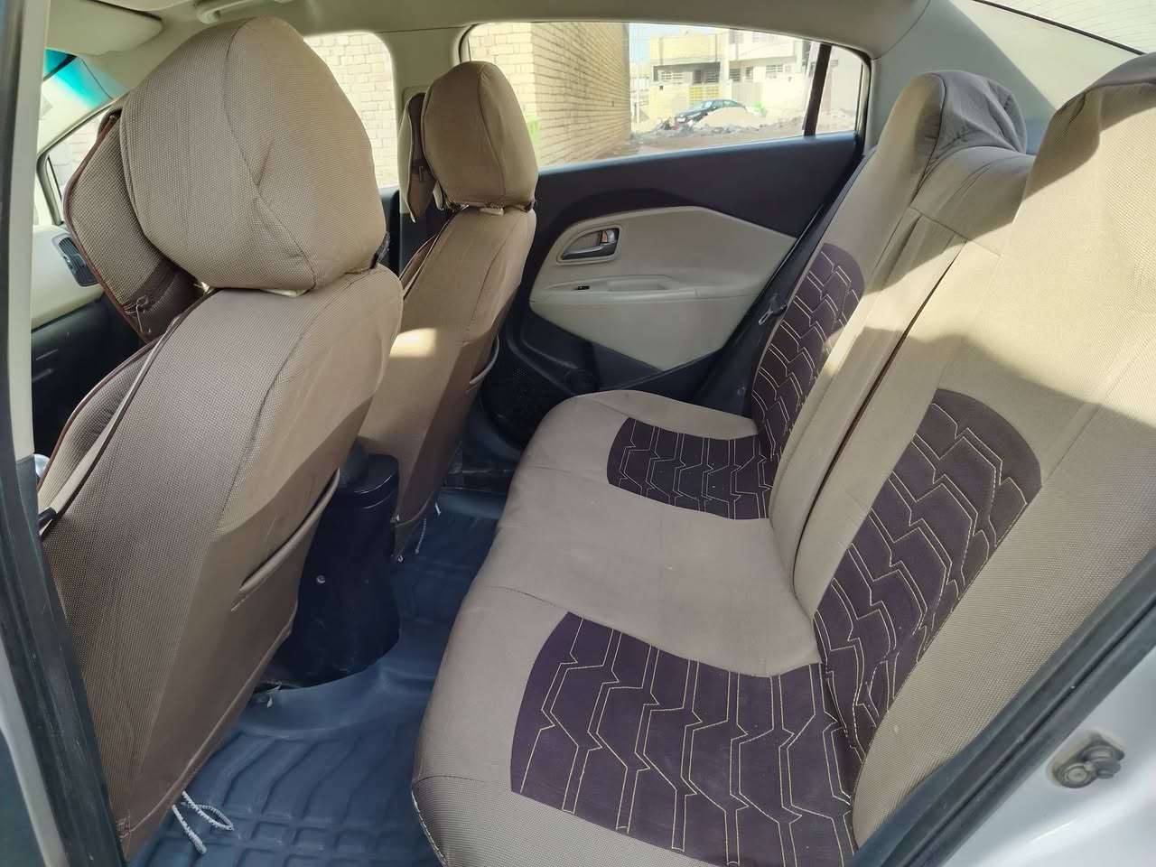 سلام عليكم
 للبيع
كيه ريو 2015 خليجي رقم واسط بسمي بس بيها جراد اشويه 
سعر 80 وبيها مجال
كوت مركز مدينه
***********
