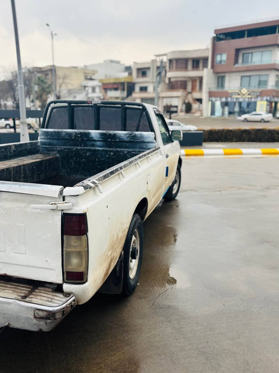 نیسان پیکاب مۆدێل ٢٠٠١ ئاڕمی سلێمانیە سەیارەکە تەبریدە پاوەر نیە سەیارەکە تازە تازەیە وەک شەریکە ماوەتەوە 
ژمارەی خاوەنی
0751 623 1431
0774 155 4403
ناونیشان سلێمانی نرخی ٥٥ گەڵاو مەجالێکی برایانەشی تیایە السليمانية, العراق
