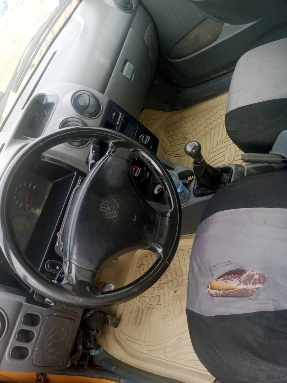 السلام عليكم عندي سيارة سايبه 2015 سعر 13 بس راعيها ما ندله  ***********
